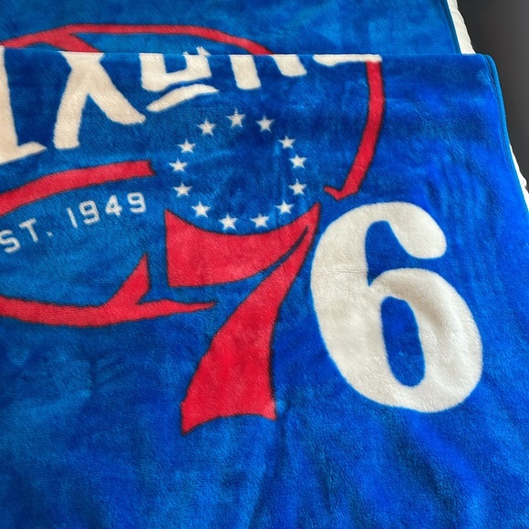 Philadelphia Sixers 76ers heavy fleece throw blanket 60”x48” Nice used condition - Picture 2 of 3